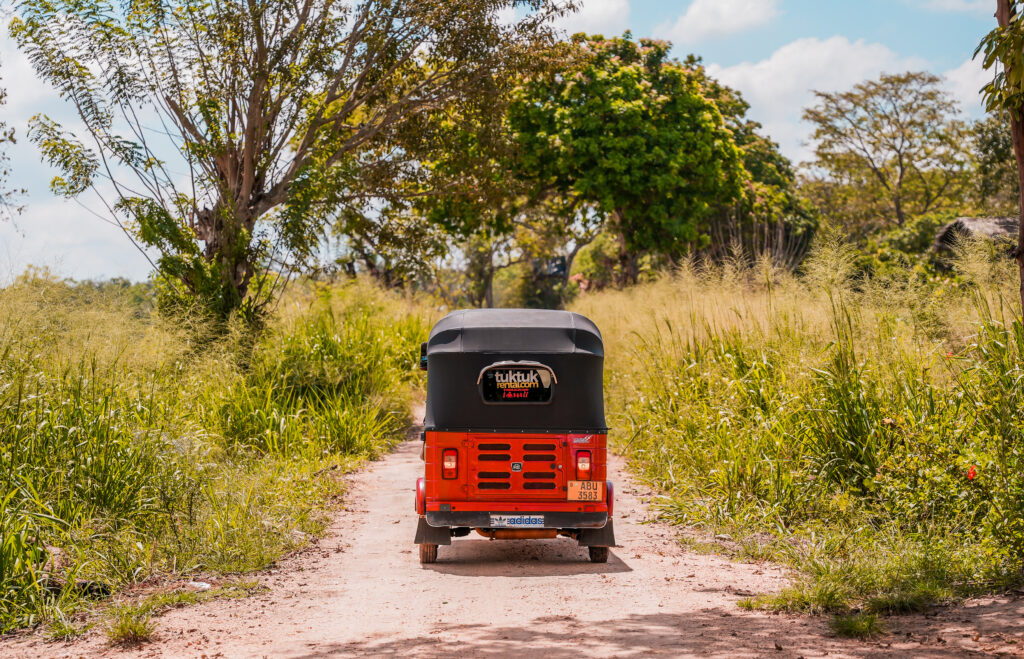 tuktuk-sigiriya-sri-lanka