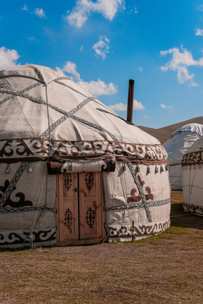 yurt-kamp-song-kul