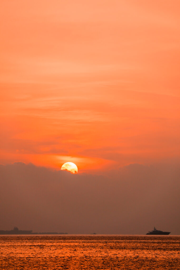 zonsondergangen op Dhangethi, Malediven