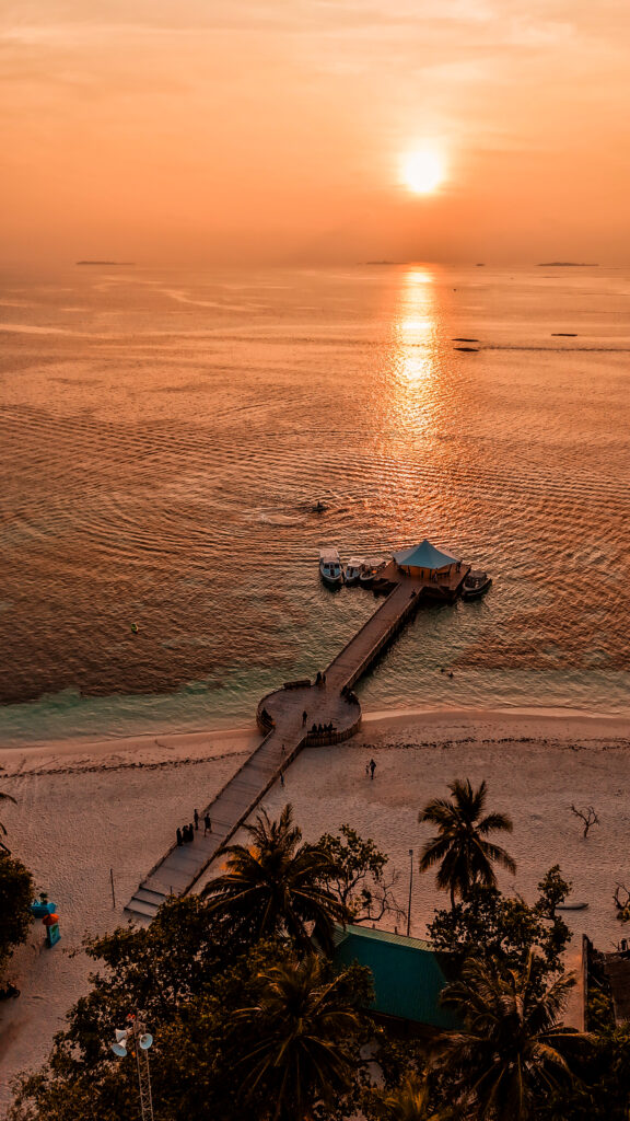 zonsondergangen op Dhangethi, Malediven