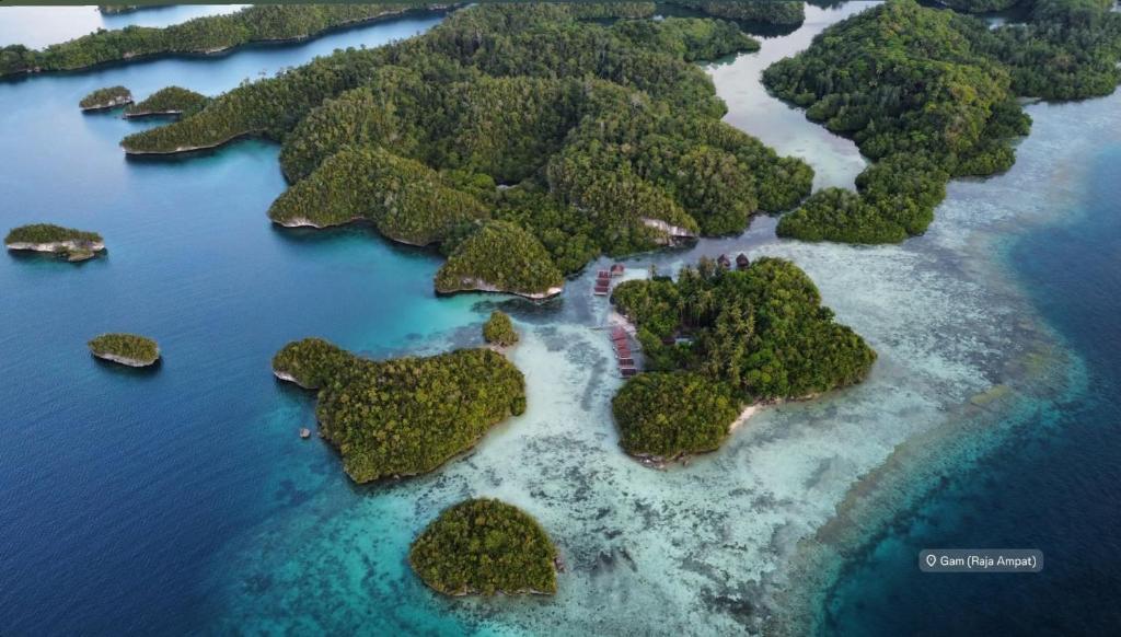 Gam Bay Bungalows, Raja Ampat